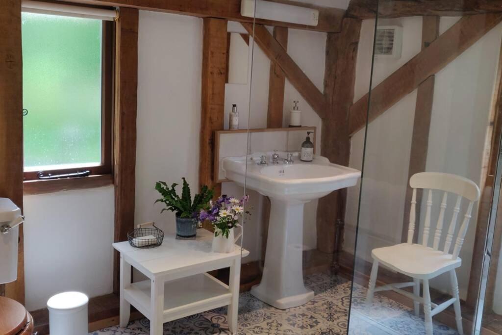 Cosy Listed Barn In Peaceful Country Village Granborough エクステリア 写真
