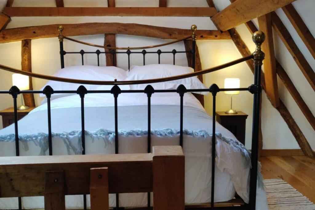 Cosy Listed Barn In Peaceful Country Village Granborough エクステリア 写真
