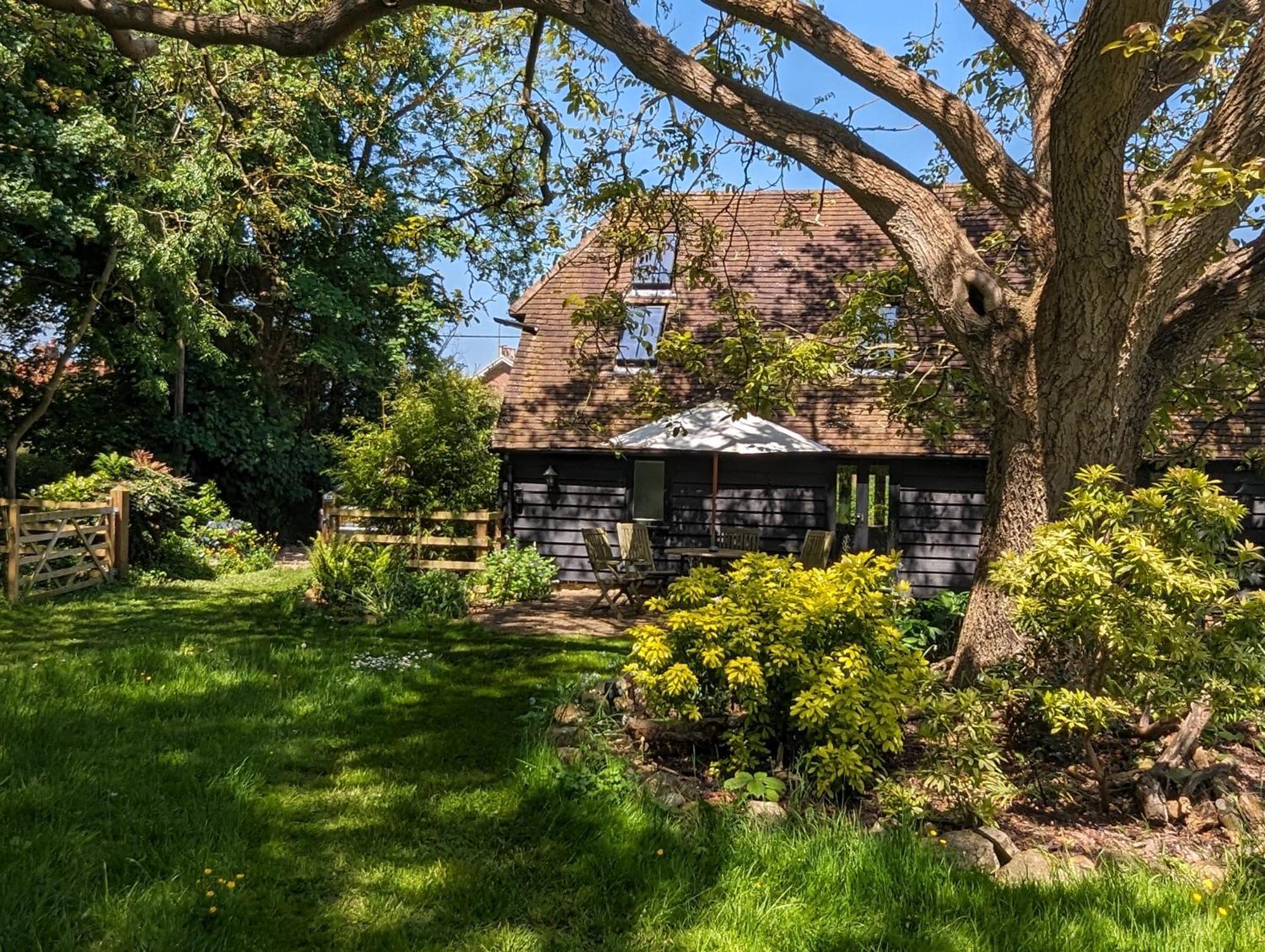 Cosy Listed Barn In Peaceful Country Village Granborough エクステリア 写真